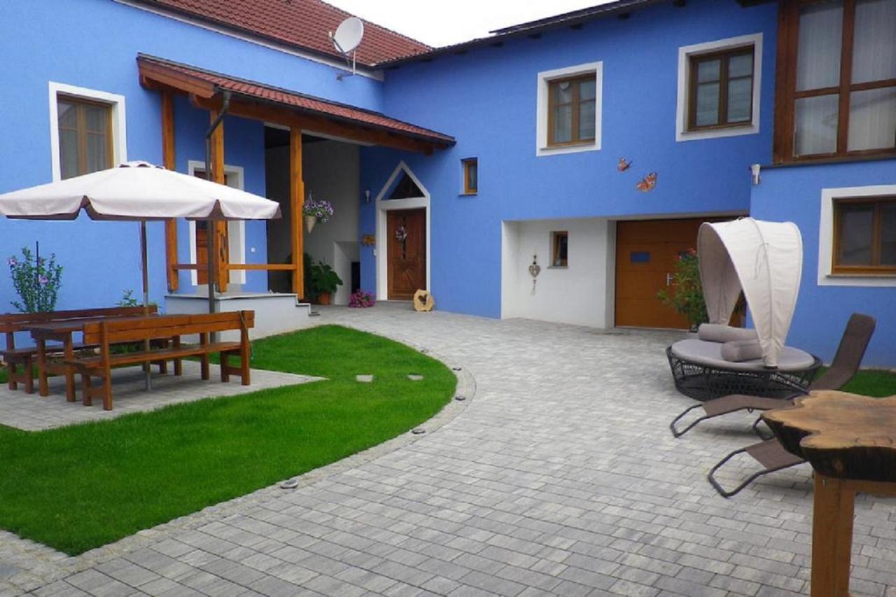 Wohlfuehlhof Bachzelt Hotel Weitersfeld Exterior photo